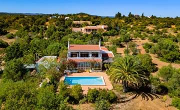 Charming quinta with pool at only 5km from Fuseta beach
