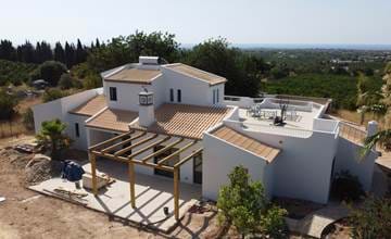 Brand new and stylish T4 villa  at a perfect location with sea view