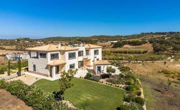 Luxury villa on a large plot near the beach and Palmares Golf