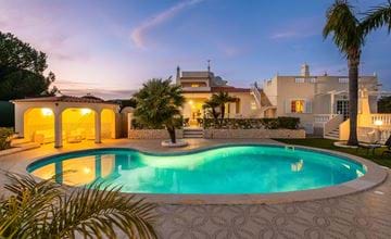 Geweldige villa met 5 slaapkamers op een perceel van 13.710 m² in Vale del Rei 