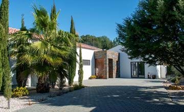 Luxury 4+1 bedroom villa located only 2km from S. Brás