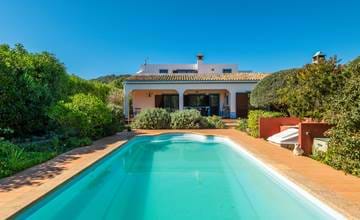 Traditional villa with 3 bedrooms, swimming pool and fruit trees