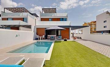 Superbe villa moderne de luxe de 3 chambres près de la côte
