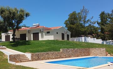 Amazing 4 bedroom villa - all on one level - with heated pool 