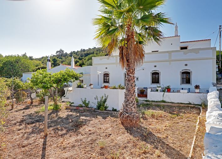 Villa for sale in Faro, Santa Bárbara de Nexe
