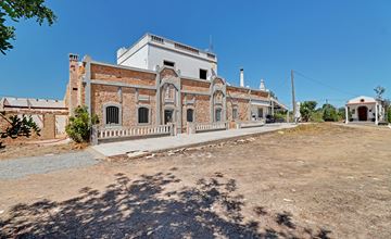 Erstaunliche Gelegenheit für eine Villa mit 7 Schlafzimmern oder eine Geschäftsinvestition, in der Nähe von Moncarapacho