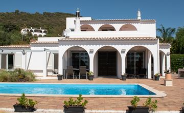 Charming 3 bedroom villa with pool and stunning views