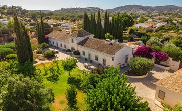 Charming Algarve B&B  with owner's accommodation and pool 