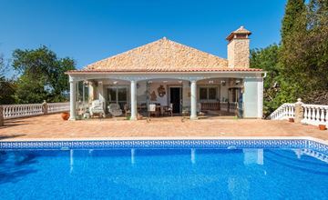 Spacious Villa with Swimming Pool in a Peaceful Location