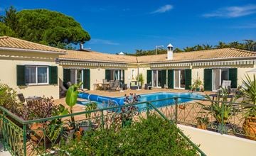 Charming Villa with Heated Pool in a Peaceful Location