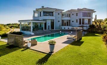 Spectaculaire villa met zeezicht op een prestigieuze golfbaan