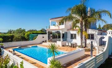Lovely Villa with Beautiful Sea and Countryside Views