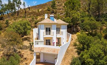 Detached 2 bedroom villa with garage & countryside views only 2km from S. Brás de Alportel
