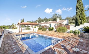 Lovely, Character Quinta with Annexes  in a Peaceful Setting