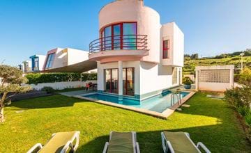 Färgstark eklektisk villa med privat pool i Albufeiras mest eftertraktade område