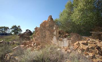 Ruina com 3ha de terreno , boas vistas perto da Cortelha, Loulé