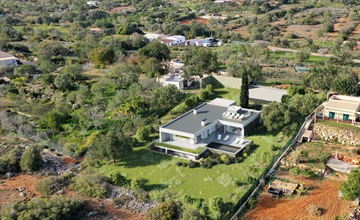 Grundstück für den Bau einer Modern Design-Villa mit 5 Schlafzimmern mit Pool in Olhao