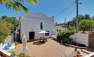 Wonderful 3 bedroom villa in quinta style with pool, garden with annex