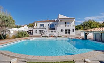 Prachtige villa met 3 + 3 slaapkamers en zwembad in São Brás de Alportel