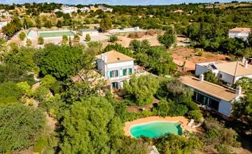 Amazing 6 bedroom Quinta with pool and annex with garage on a spacious plot in Santo Estêvão