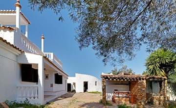 Semi-detached 5 bedroom classic Quinta with annexes and amazing views near Moncarapacho