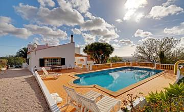 Country Villa on a big plot with sea views, guest annex and large pool!