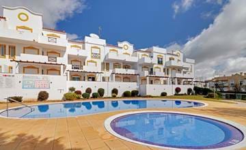 2 bedroom apartment at a great location in Olhos d'Agua.