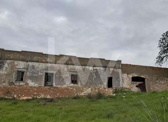 VILLA IN TUNES-ALGARVE TO RECOVER WITH 15200M2 LAND