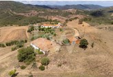 Terreno Urbano com Moradia para Reconstrução em S. Marcos da Serra