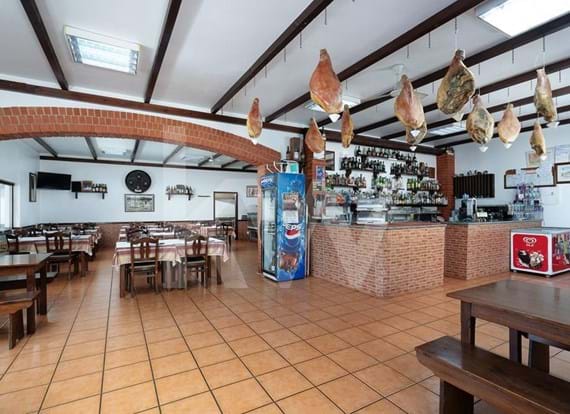 Restaurante + Apartamento T2 + Terreno com ribeira para venda - Oportunidade de Negócio entre Portimão e Monchique