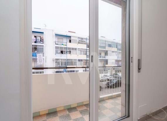 Apartamento T1 Renovado com ampla varanda |Penha, Faro, Algarve