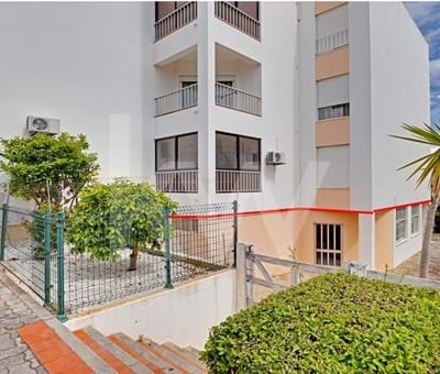 Loja ou Armazém com 322 m2 e espaço de garagem, localizado em Portimão, Algarve - Portimão Bemposta