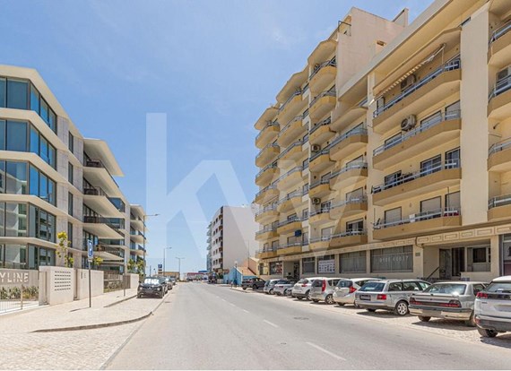 T2 apartment with seaview in Armação de Pêra. 100 meters from the beach.