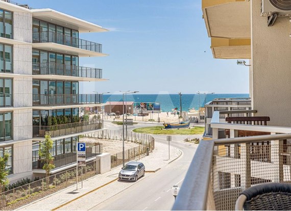 Apartamento T2 com vista-mar em Armação de Pêra. 100 mts da praia.