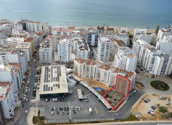 Plot of urban land in Armação de Pêra, 300 meters from the beach