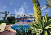 Spacious 1 Bedroom Apartment in Carvoeiro on a popular resort