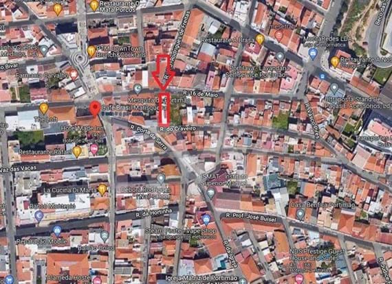 Prédio Urbano Centro Portimão: 2 apartamentos + 2 lojas
