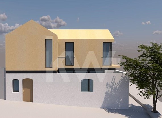 Moradia em ruina para reconstrução (Zona ARU), com projeto aprovado para moradia T2 c/ piscina em Alcantarilha