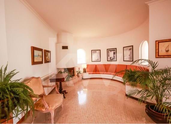 4-bedroom villa, detached, with 4 bedroom villa, detached, in Gambelas - Faro located 2km from the city, with a swimming pool and garden