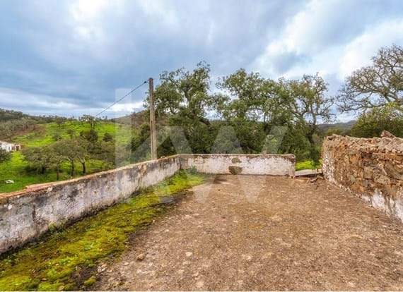 Algarvian house to renovate just 6km from Salir - Algarve