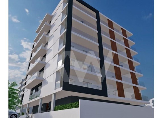 Apartamento T2, em construção, com dois lugares de garagem em Urbanização tranquila da cidade de Portimão