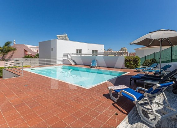 Villa with sea view and heated pool. 2 minutes from Armação de Pêra Beach