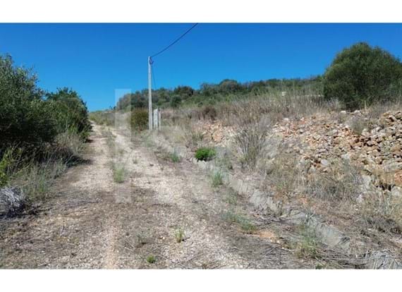 Land in Mexilhoeira Grande next to Via do Infante with water and electricity