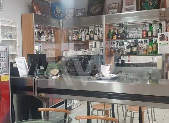 Equipped and Refurbished Café in Portimão + Another Store