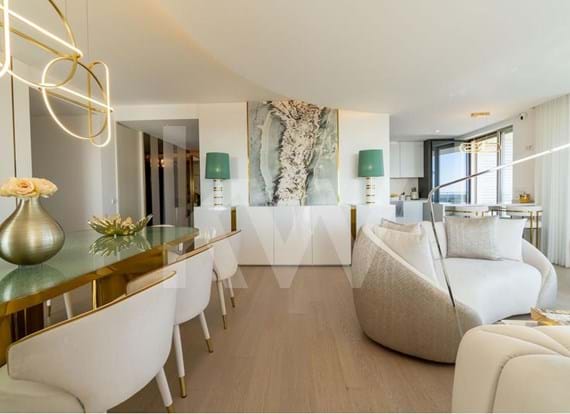 Luxo no Coração de Faro: Apartamento Exclusivo com Vista para a Ria Formosa