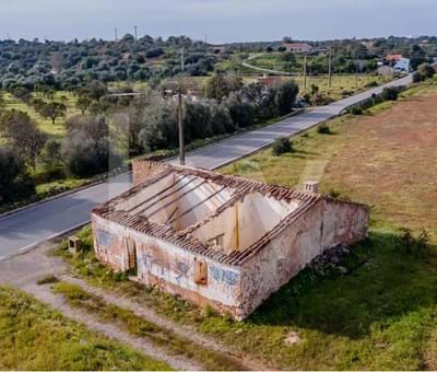 Mixed Plot with Ruin, near Amendoeira Golf, with total area of 28.760m2 - Silves Barrada
