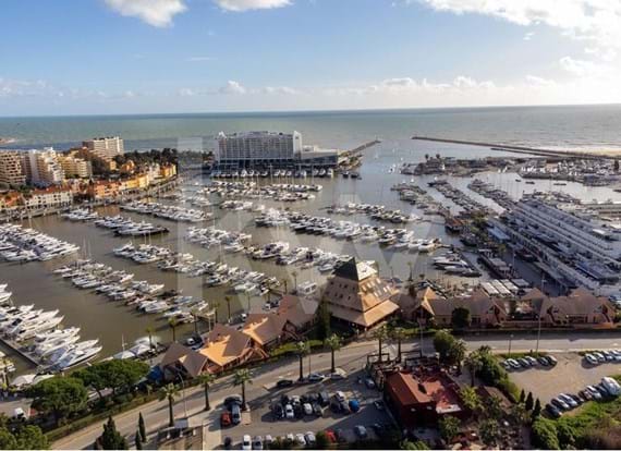 Commercial space with 65 m2 - Great location in Vilamoura Marina