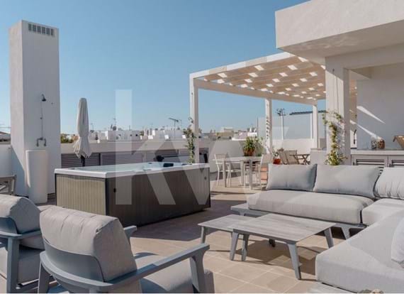 Luxuosa Penthouse T3 Quartos com Jacuzzi no Terraço no Centro de Tavira