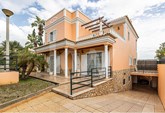 Villa with 3 Bedrooms - Garage 3 Cars 5 Minutes from Faro Beach