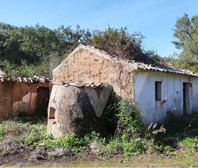 Property with 1,9ha, 135 sqm house with borehole and solar panels in Monchique - Monchique Monchique